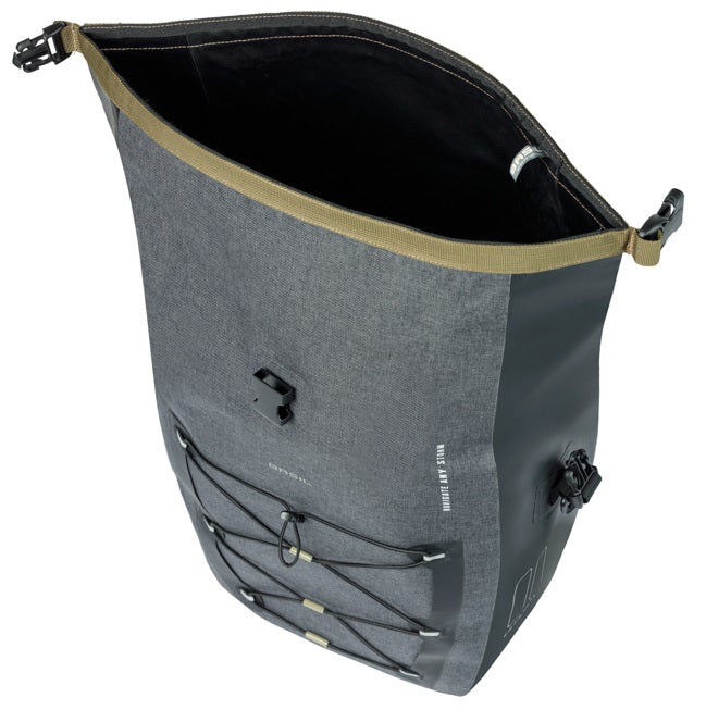 Basil enkele tas navigator storm l mik 25-31l 15 x 27 x 41 cm - zwart