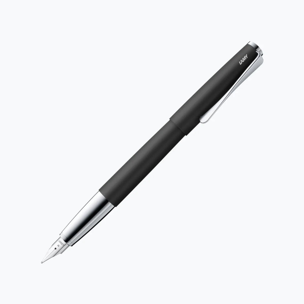 Lamy studio zwarte vulpen | volledig metalen behuizing | stalen penpunt lijndikte b | elegante propellerclip | inclusief t10 blauwe inktpatroon