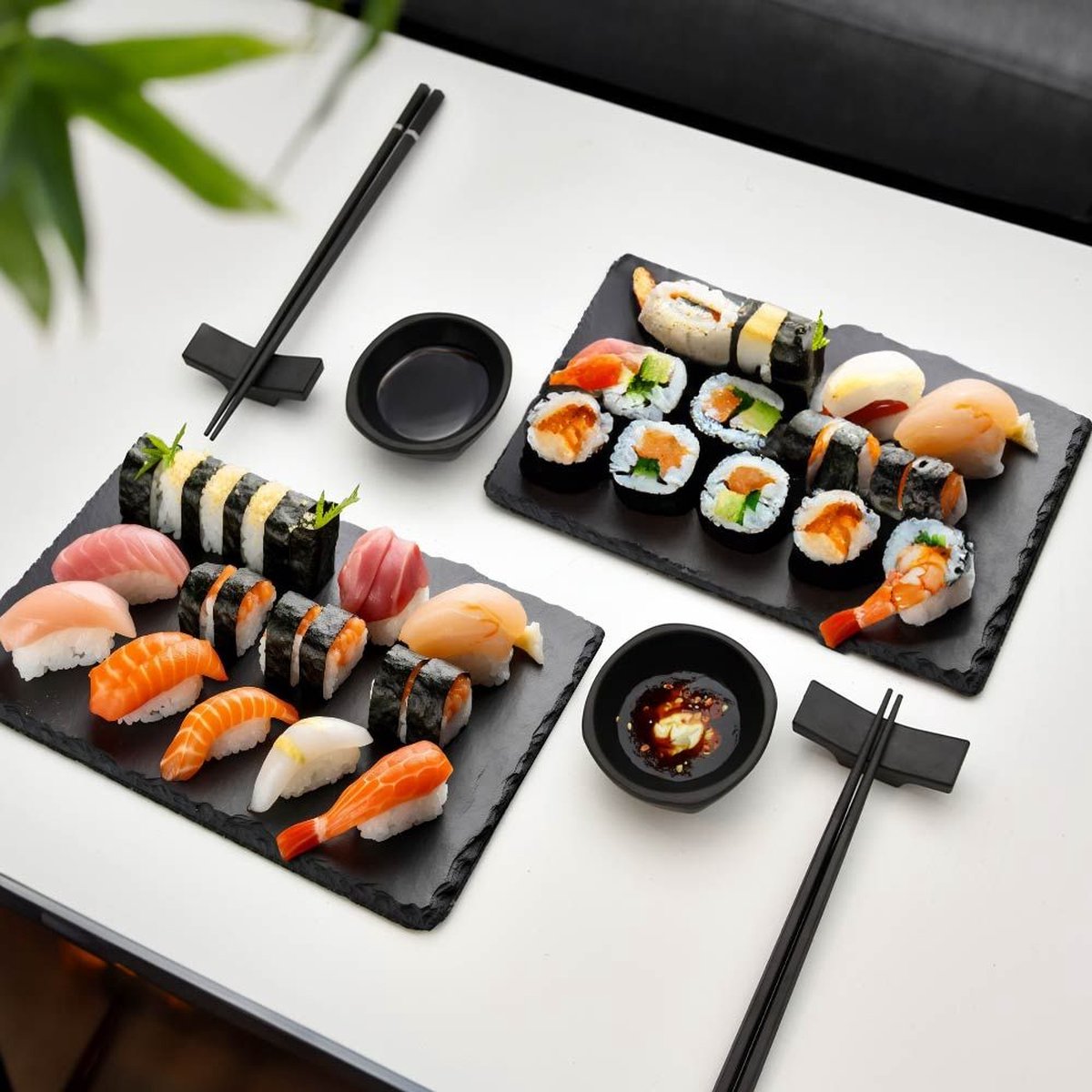 Mikamax sushi set for two - zwarte vaatwasbestendige 2-persoons sushi serveerset van leisteen