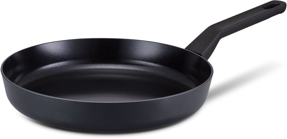 Brabantia onyx r ns koekenpan. ø 28cm – 100% pfas vrij – inductie geschikt- 100% gerecycled lichtgewicht aluminium- hittewerende ergonomische greep- keramische coating – dubbele anti aanbaklaag – zwar