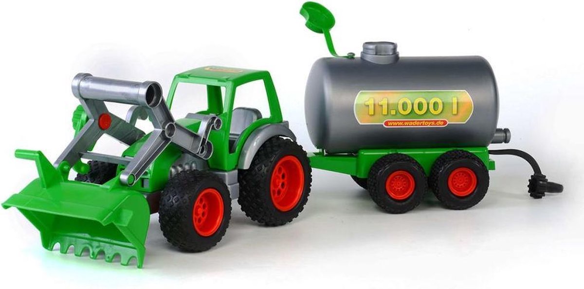 Cavallino tractor met voorlader en tankwagen