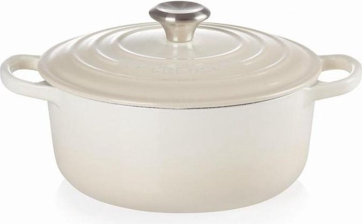 Le creuset braadpan signature meringue – ø 24 cm 4,2 liter – klassieke ronde braadpan van gietijzer – geschikt voor alle warmtebronnen – emaille coating in subtiele meringue tint – voor stoven, braden en tafelpresentatie
