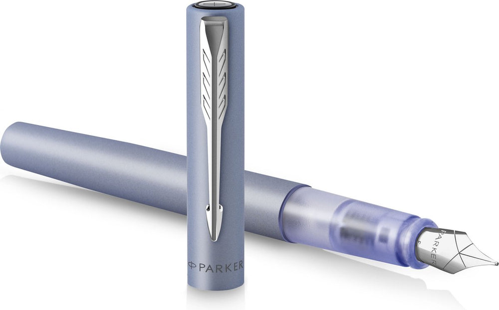 Parker vector xl vulpen | metallic zilverblauwe lak op messing met chroom detail | medium penpunt met blauwe inkt navulling | cadeauverpakking