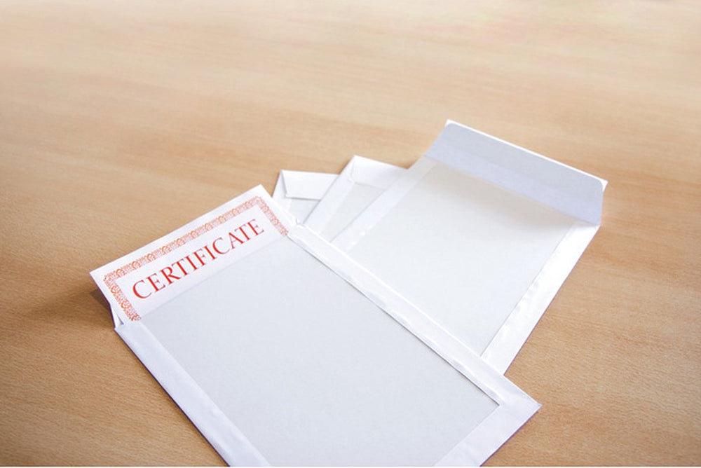 Raadhuis bordrug envelop - 240x340mm - ec4 - wit - met plakstrip - 100 stuks