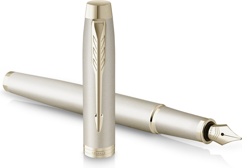 Parker im monochrome vulpen | blauwe inkt | champagnekleurige afwerking en details | medium punt | met geschenkdoos
