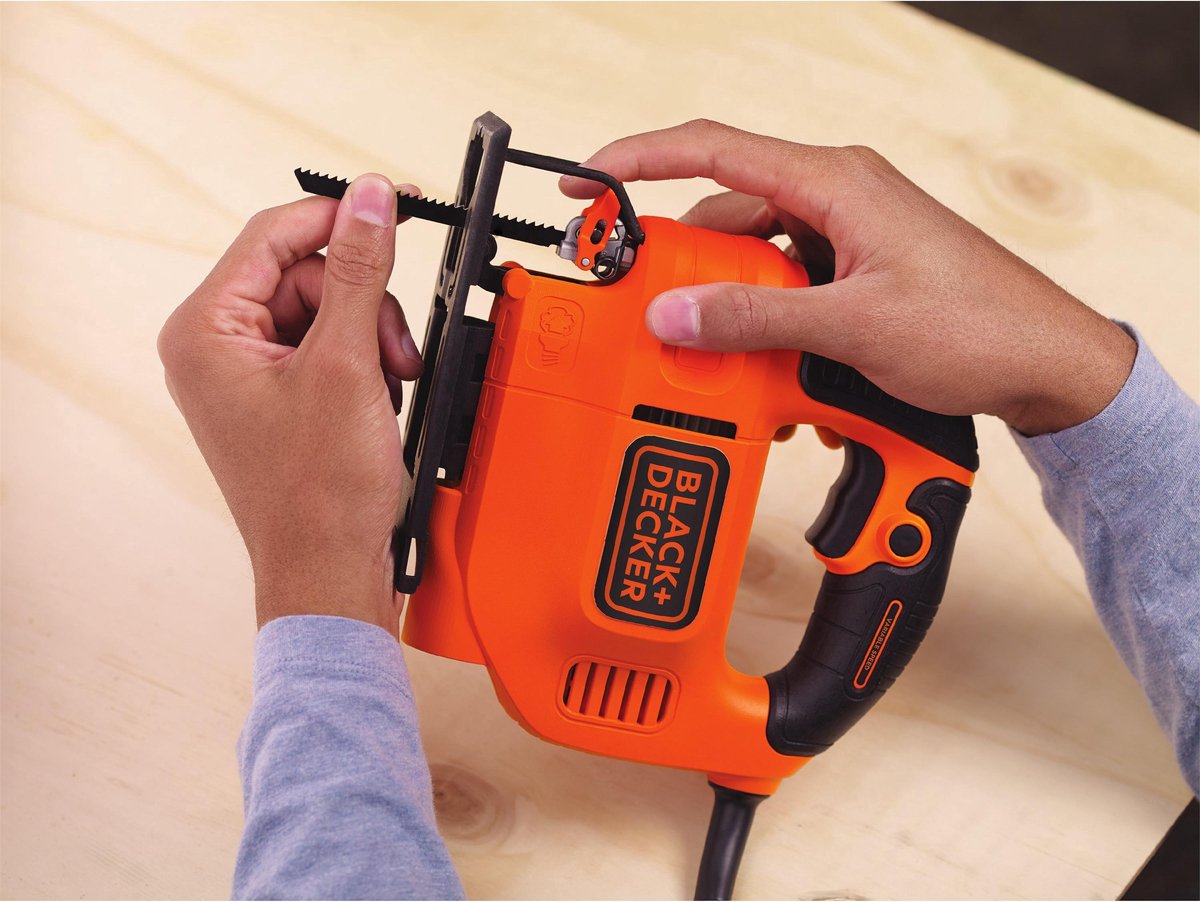Black+decker 520w decoupeerzaag. rechte zaagsneden. bochten en 45° afschuinen. variabele snelheid - ks701ek-qs