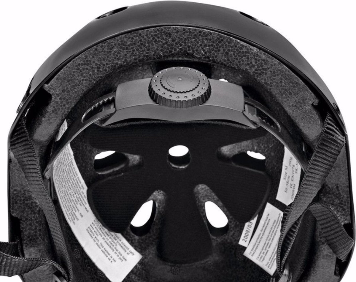 Agressieve helm junior zwart maat 48-52