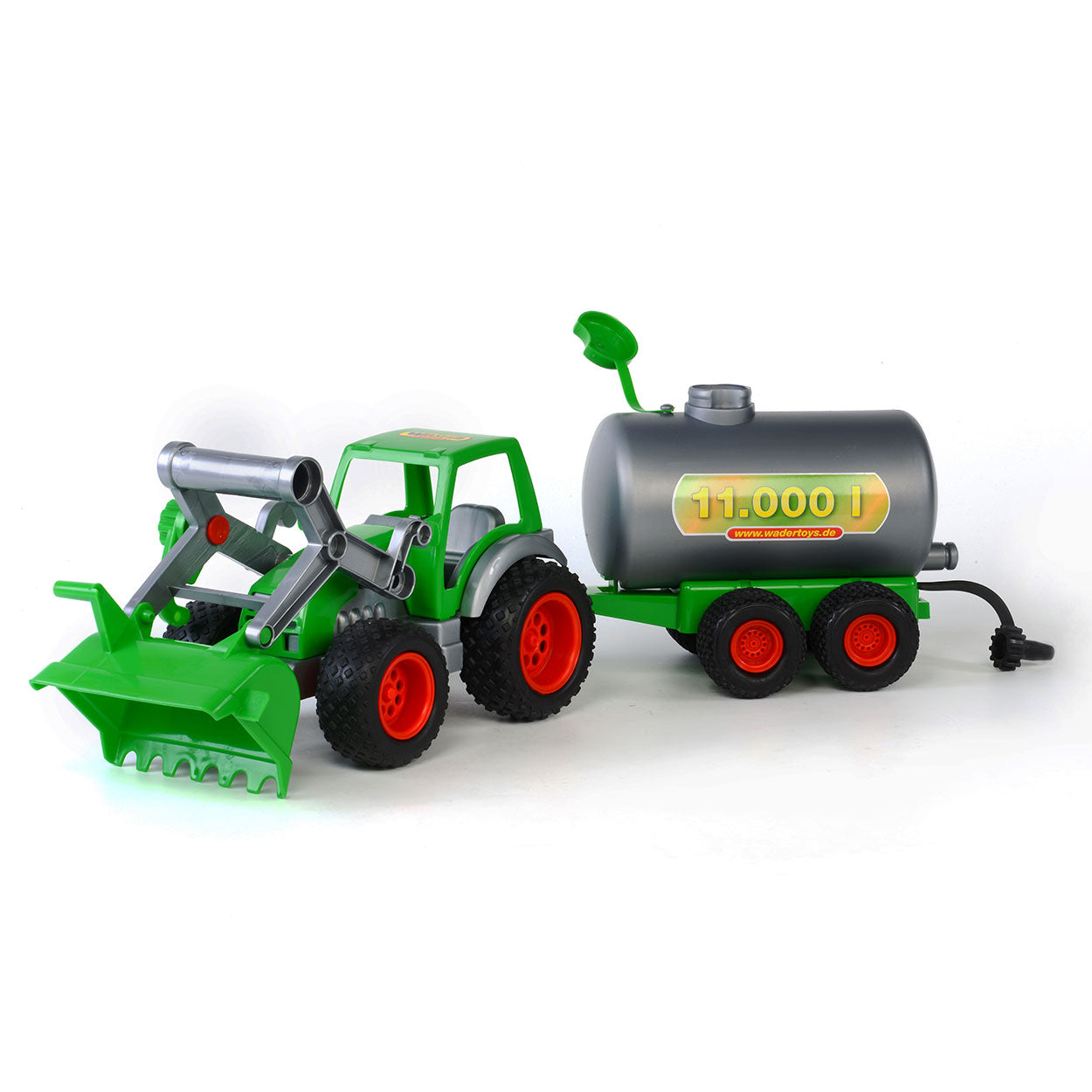 Cavallino tractor met voorlader en tankwagen