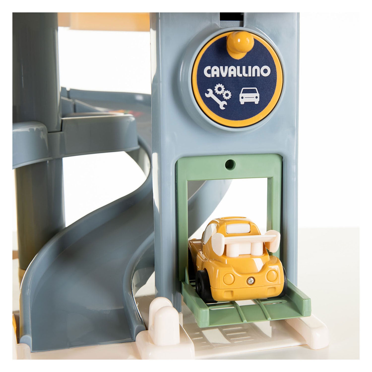 Cavallino luxe garage met auto's pastelkleuren