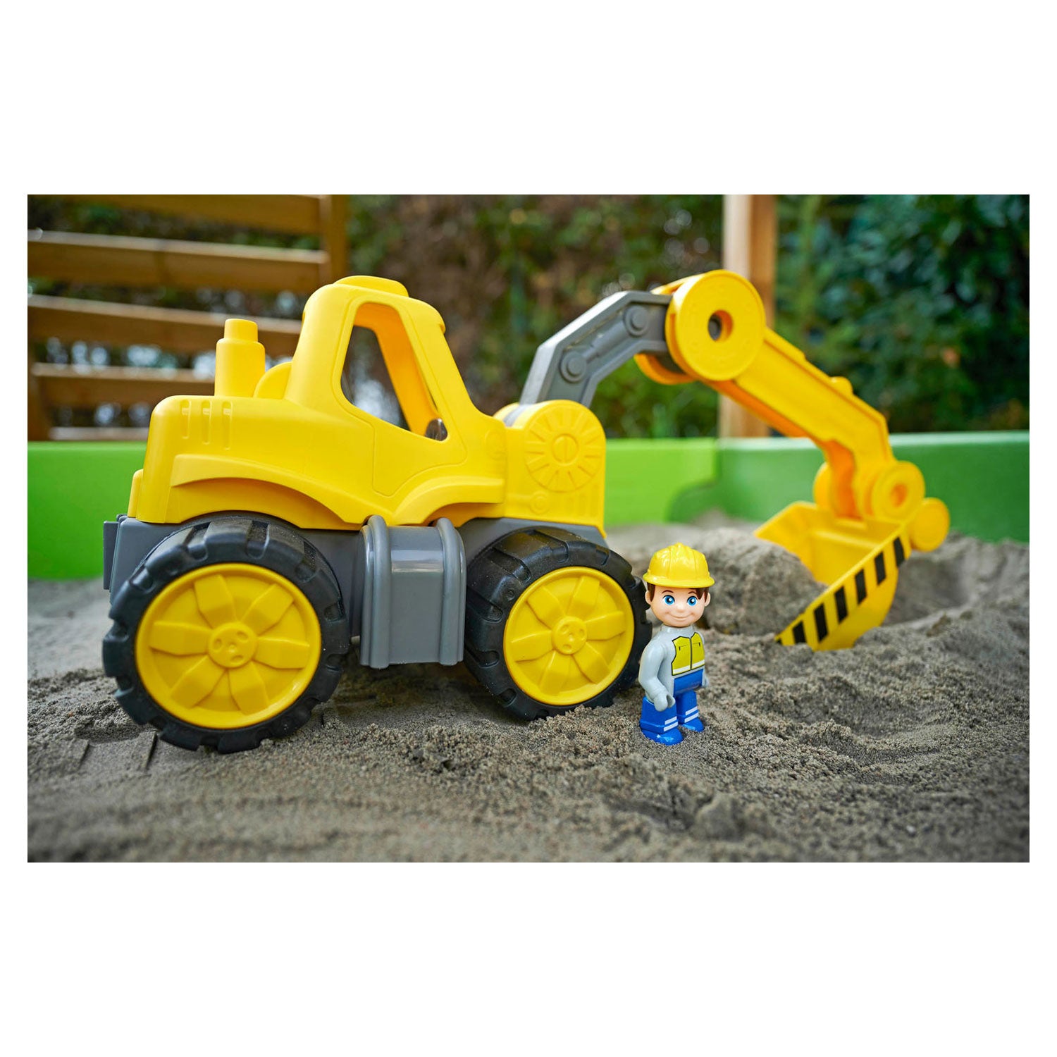 Grote krachtwerker midi-graafmachine met figuur