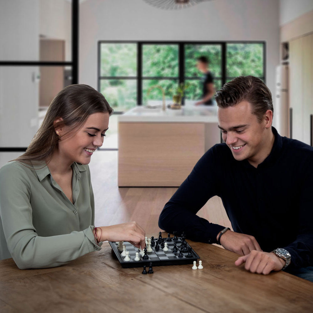 Magnetic chess set