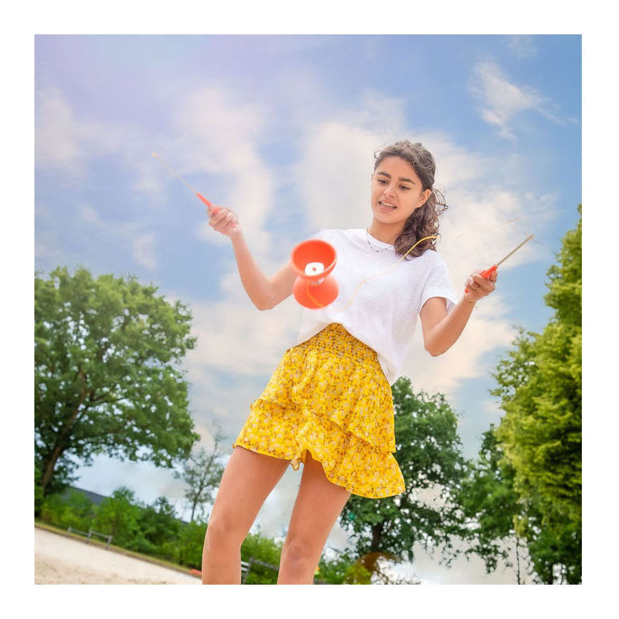Diabolo van rubber met metalen stokjes - fluor rood