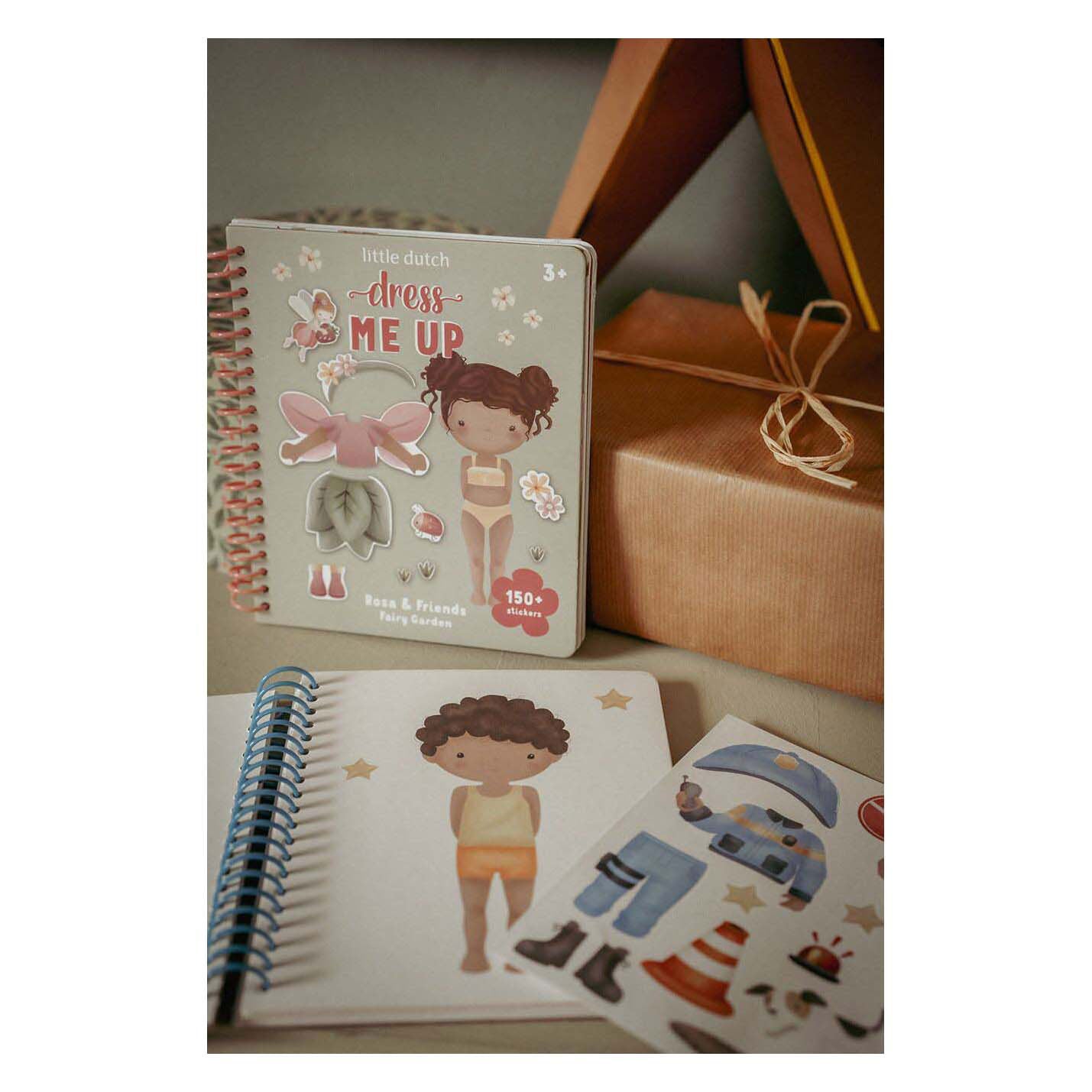 Little Dutch aankleedstickerboek Jim Forest Friends