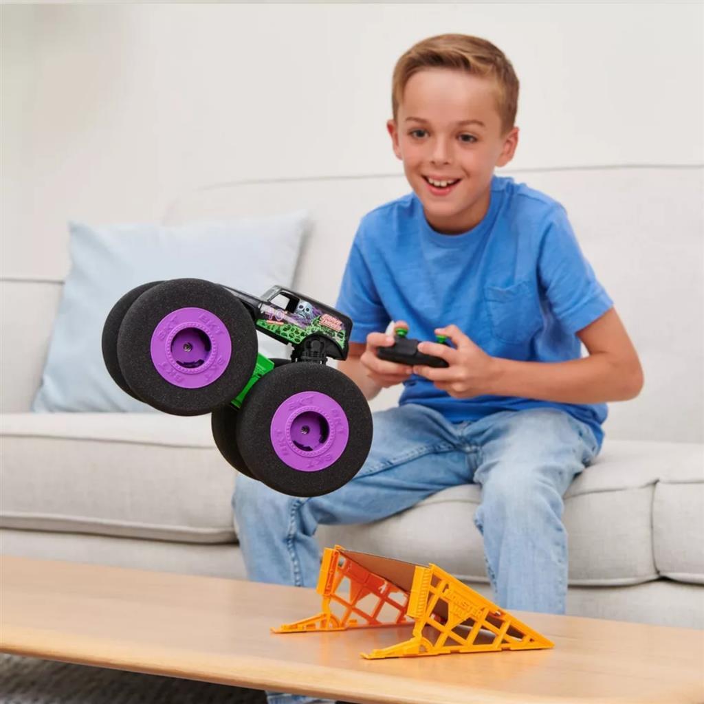 Monster Jam Monster Jam RC Grave Digger Ramp Kampioen 1:16