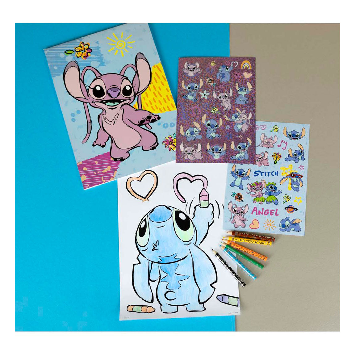 Undercover kleurblok stitch met kleurpotloden en stickers