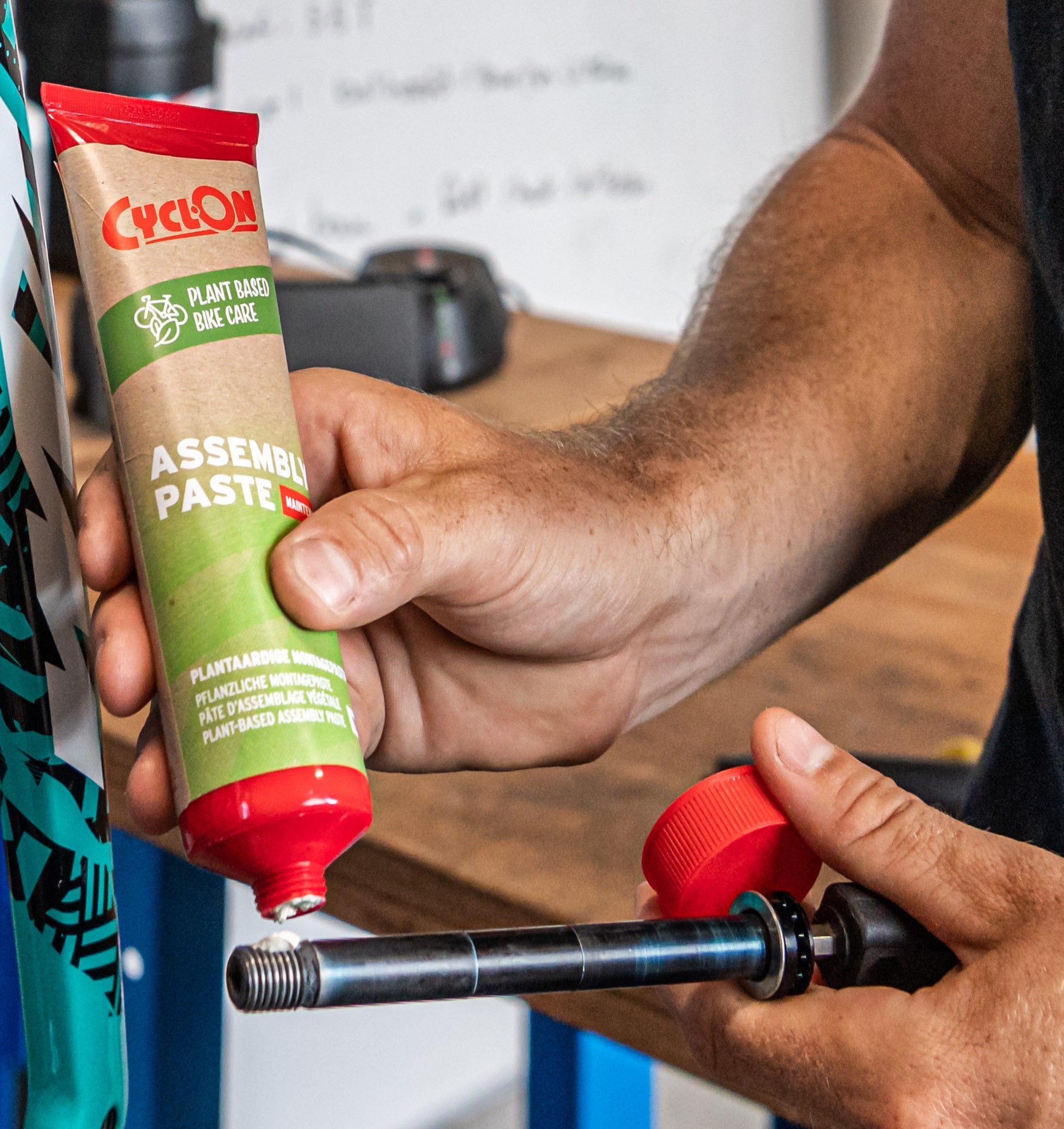 Cyclon Montagepasta op plantenbasis tube 150ml