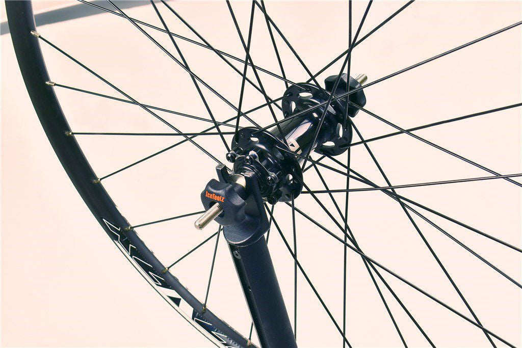 Redresseur de roue avec adaptateur d'axe traversant IceToolz Xpert 240E129T