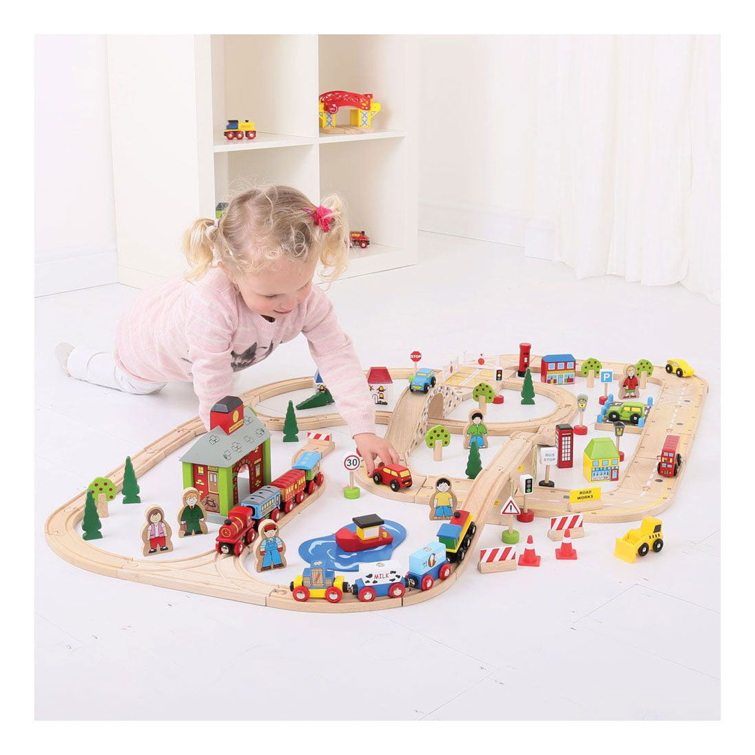 Bigjigs wooden train and road set, 105 pieces