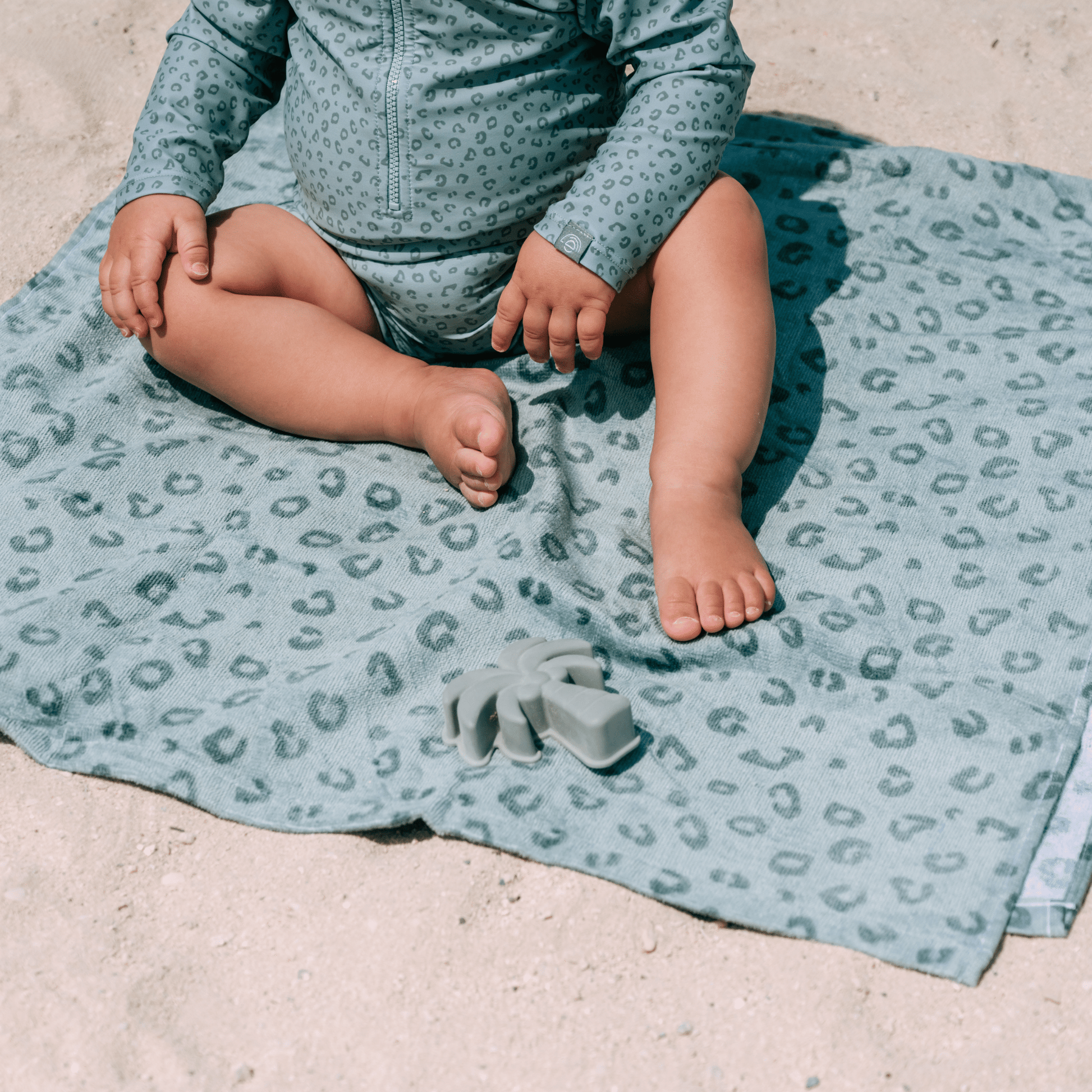 Luipaard | groene katoenen handdoek 135 x 65 cm