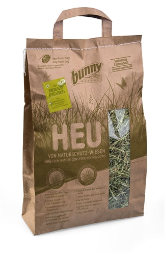 Bunny natuur natuurweide hooi met appel