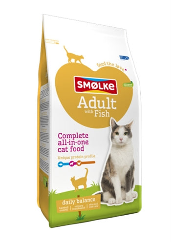 Smolke kat volwassen visrijst