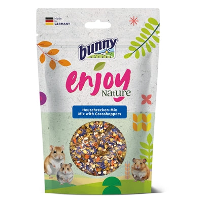 Bunny nature geniet van natuurmix met sprinklehanen