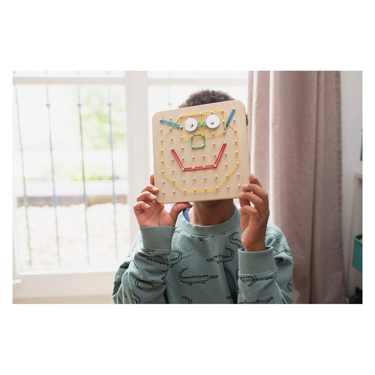 Bs toys geoboard - FSC wooden toy - elastic band game - motor skills game - Montessori toy - Montessori - children's toy - 1 to 2 players - children's gift
