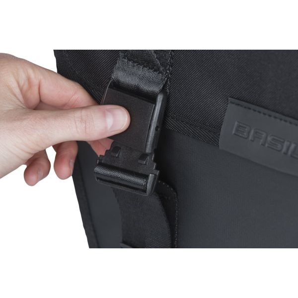 Basil dubbele tas tour waterdicht mik 28l zwart