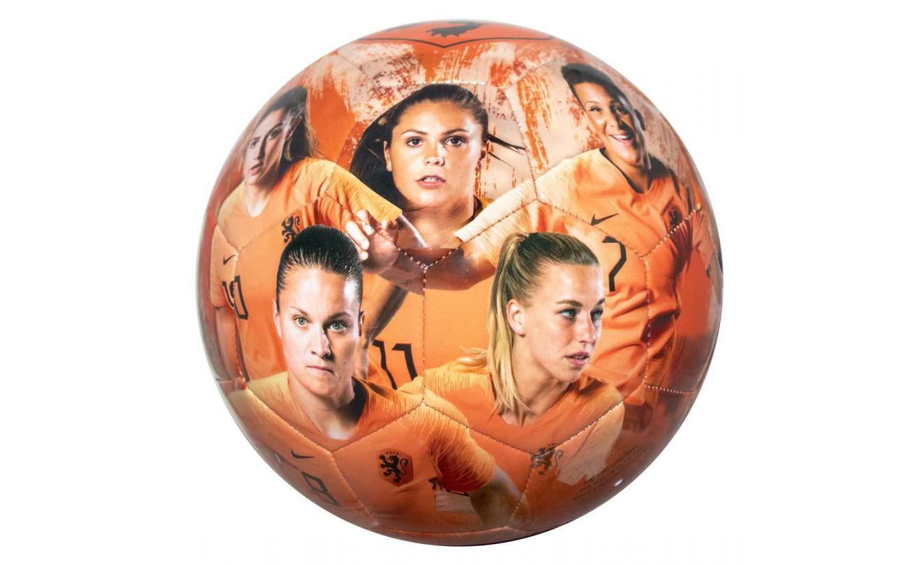 Intro voetbal knvb oranje leeuwinnen spelers