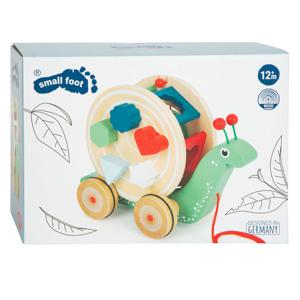 Small foot - wooden pull-along shape sorter snail, 6 pieces.