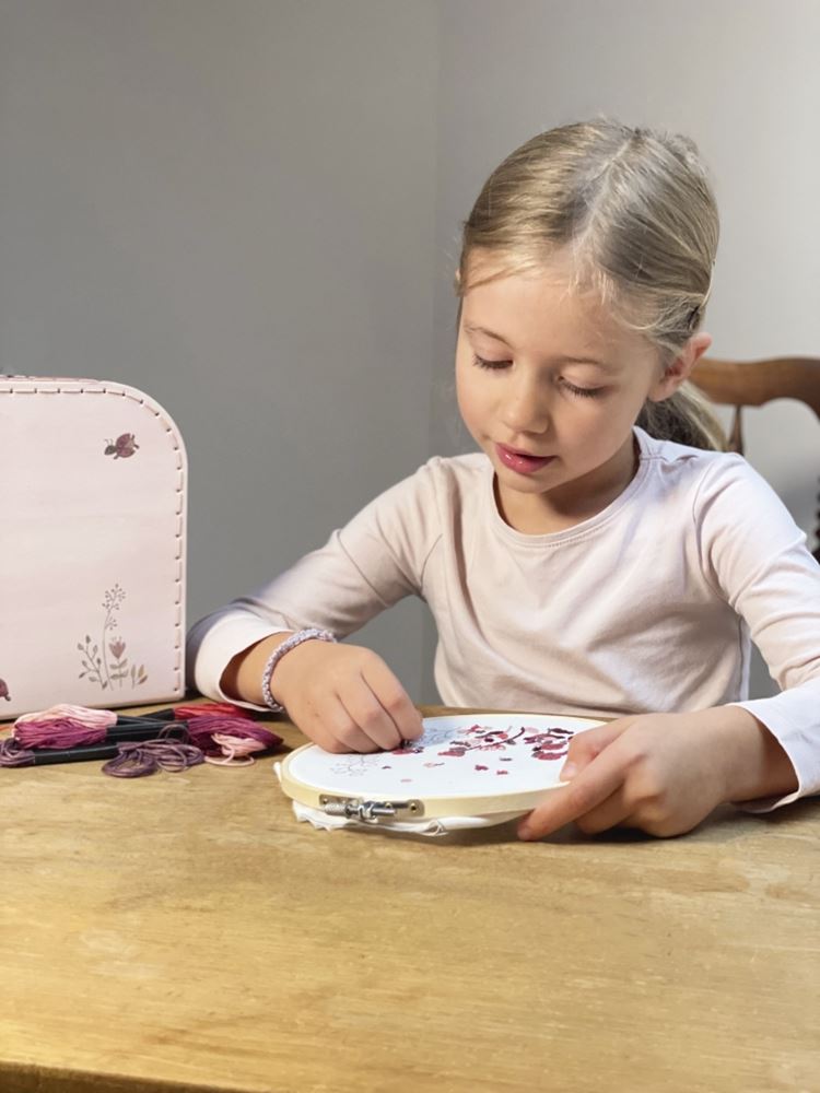 Egmont borduurkit lieveheersbeestjes in