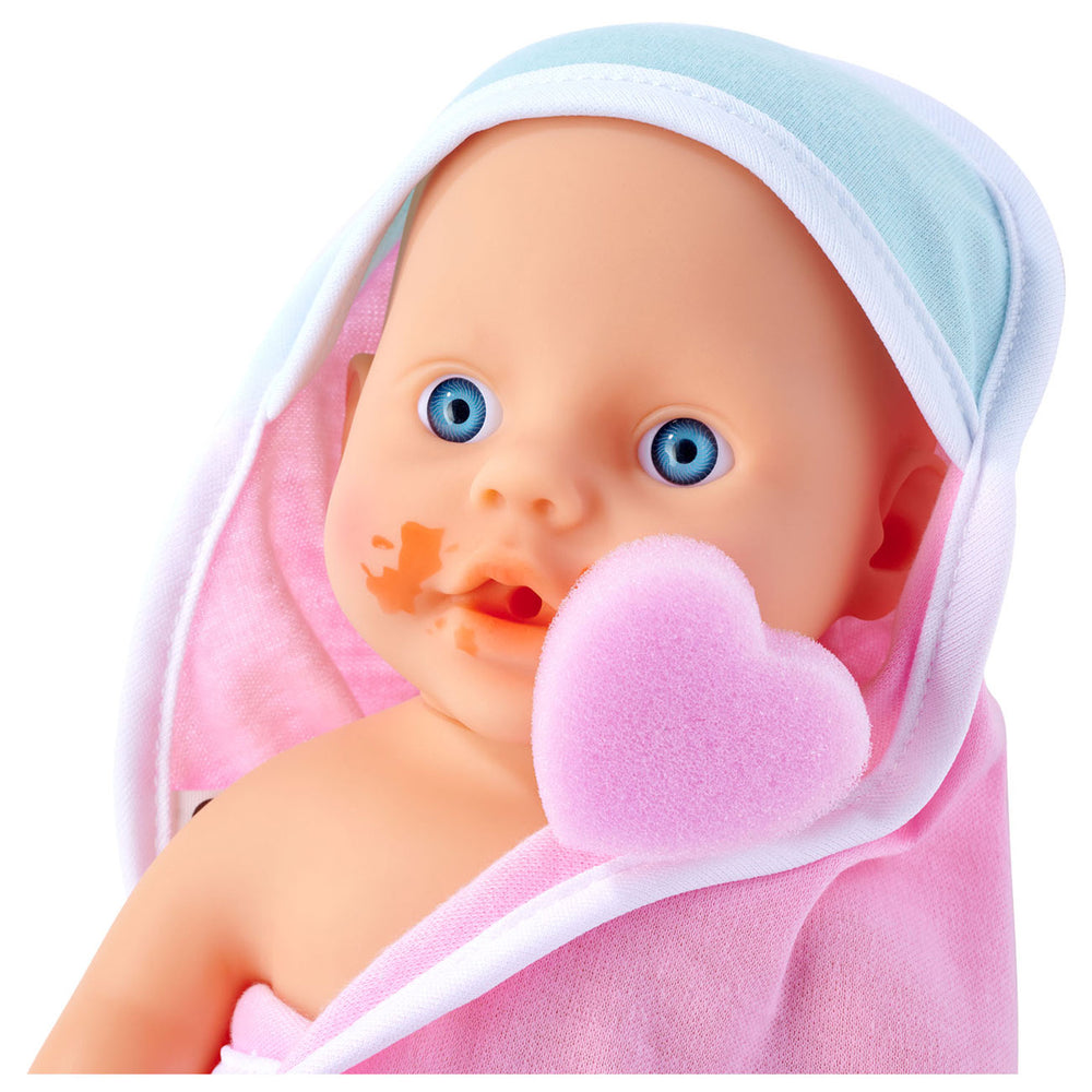 Pasgeboren baby Badpop Moet in Bad