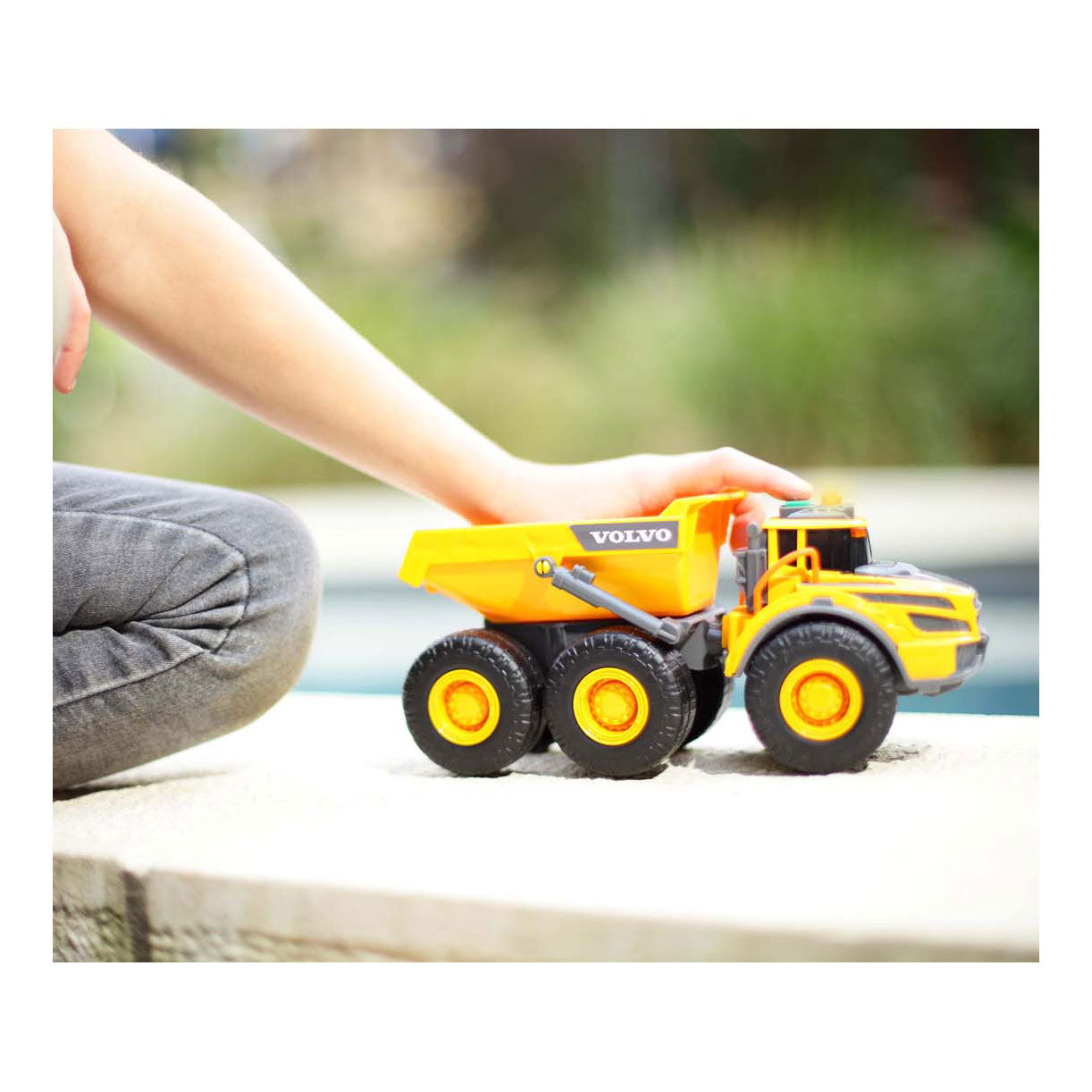 Dickie volvo kiepwagen