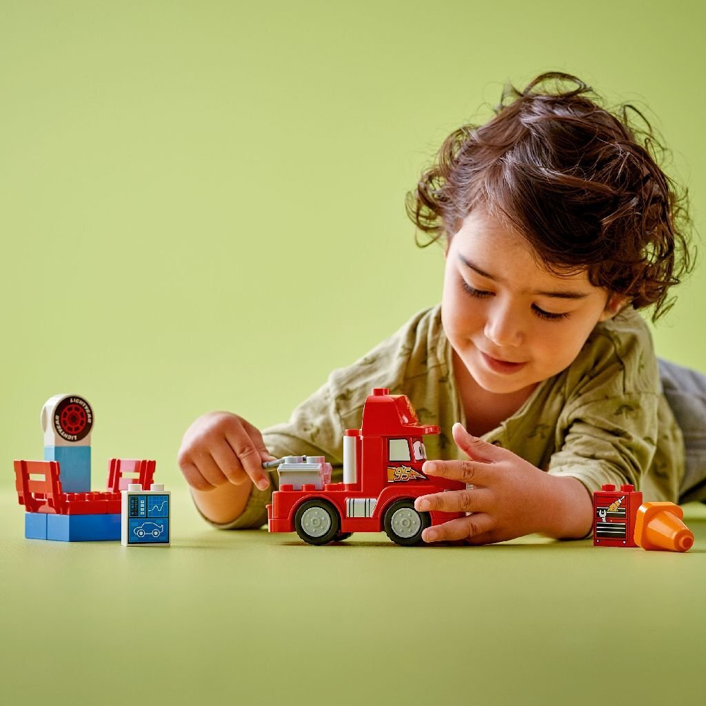 Lego duplo 10417 disney cars mack bij de race