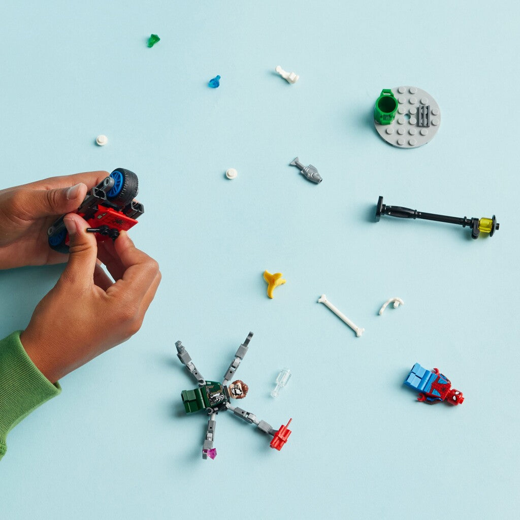 LEGO Super Heroes 76275 Motorachtervolging: Spider-Man vs. Doc Ock