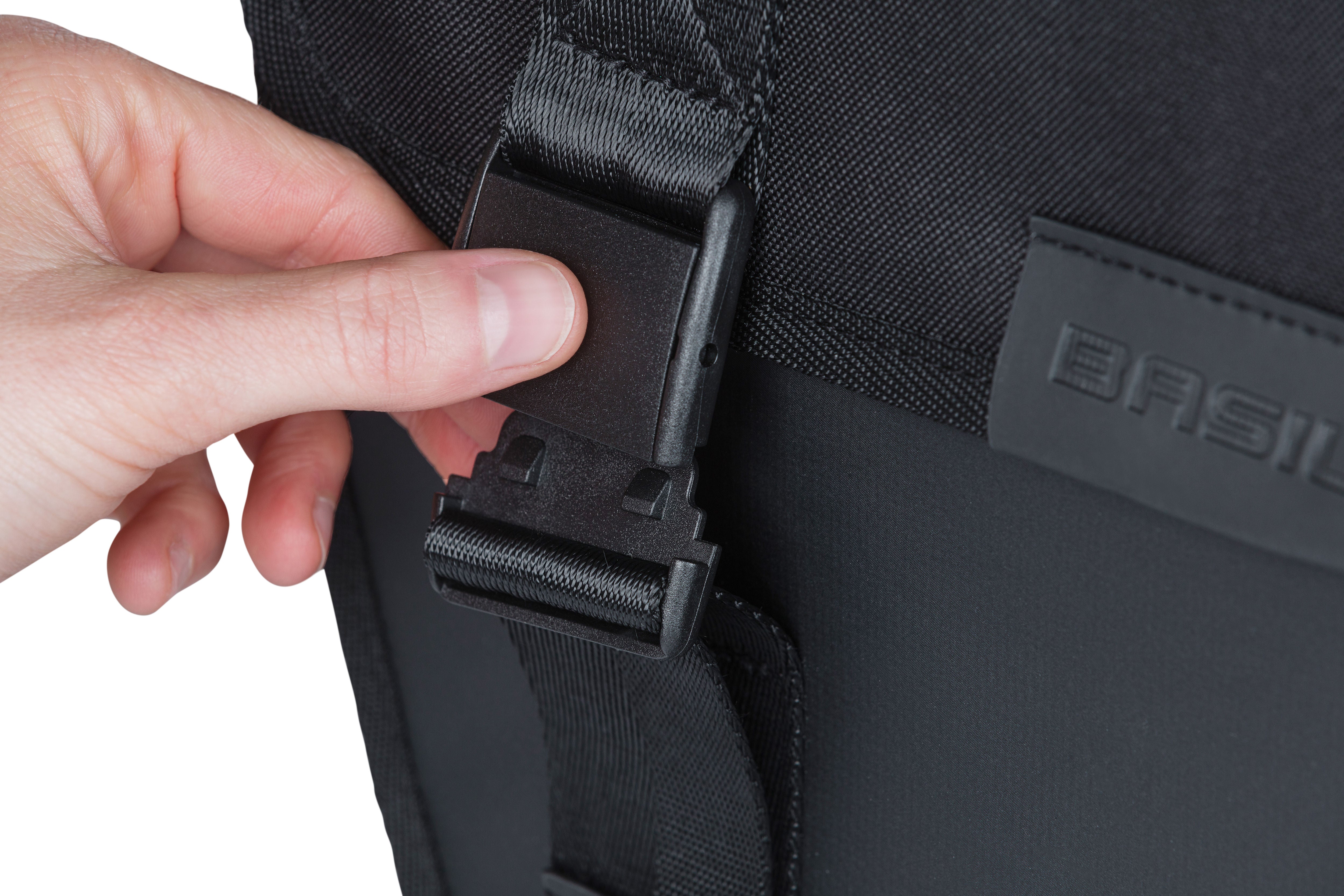 Basil Tour Waterdichte dubbele fietstas MIK 28L zwart