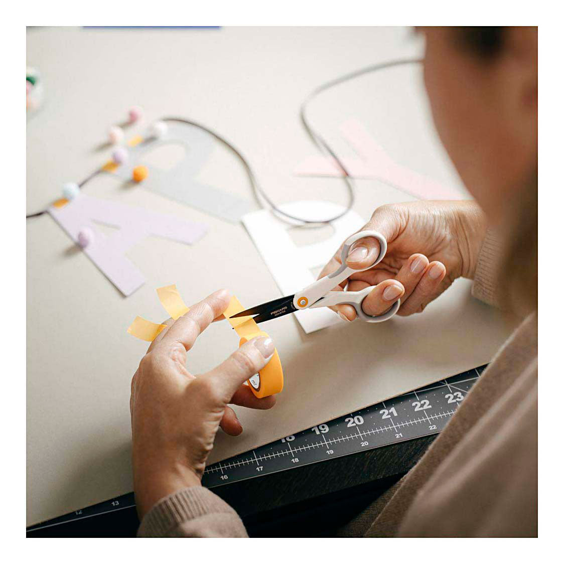 Creativ company https: www.cchobby.nl fiskars-non-stick-algemene-schaar-l-12-cm-rechtshandig-1-stuk