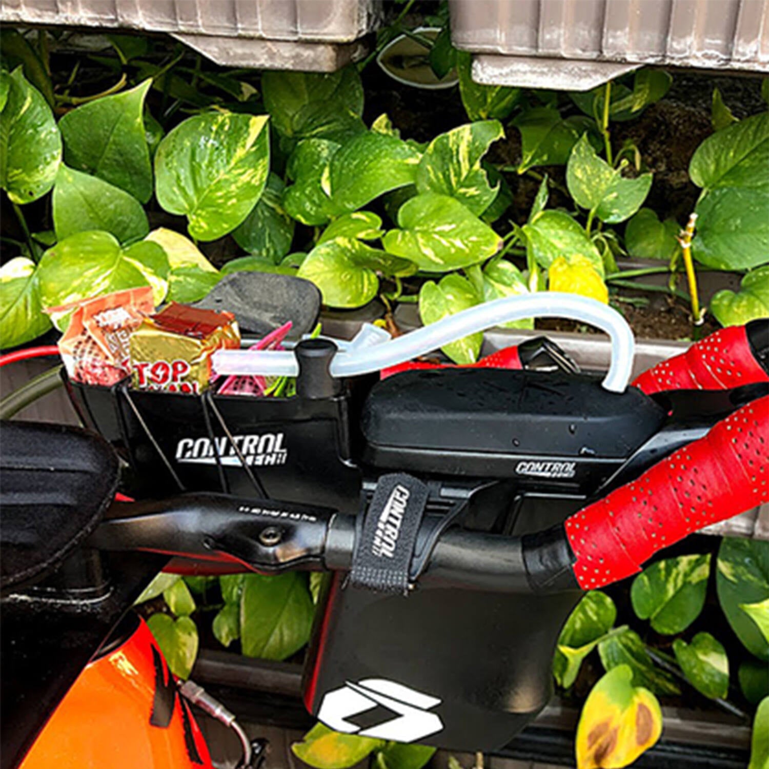 Controltech - triatlon tt aerodynamisch tijdzone hydratatie bidon opslagsysteem