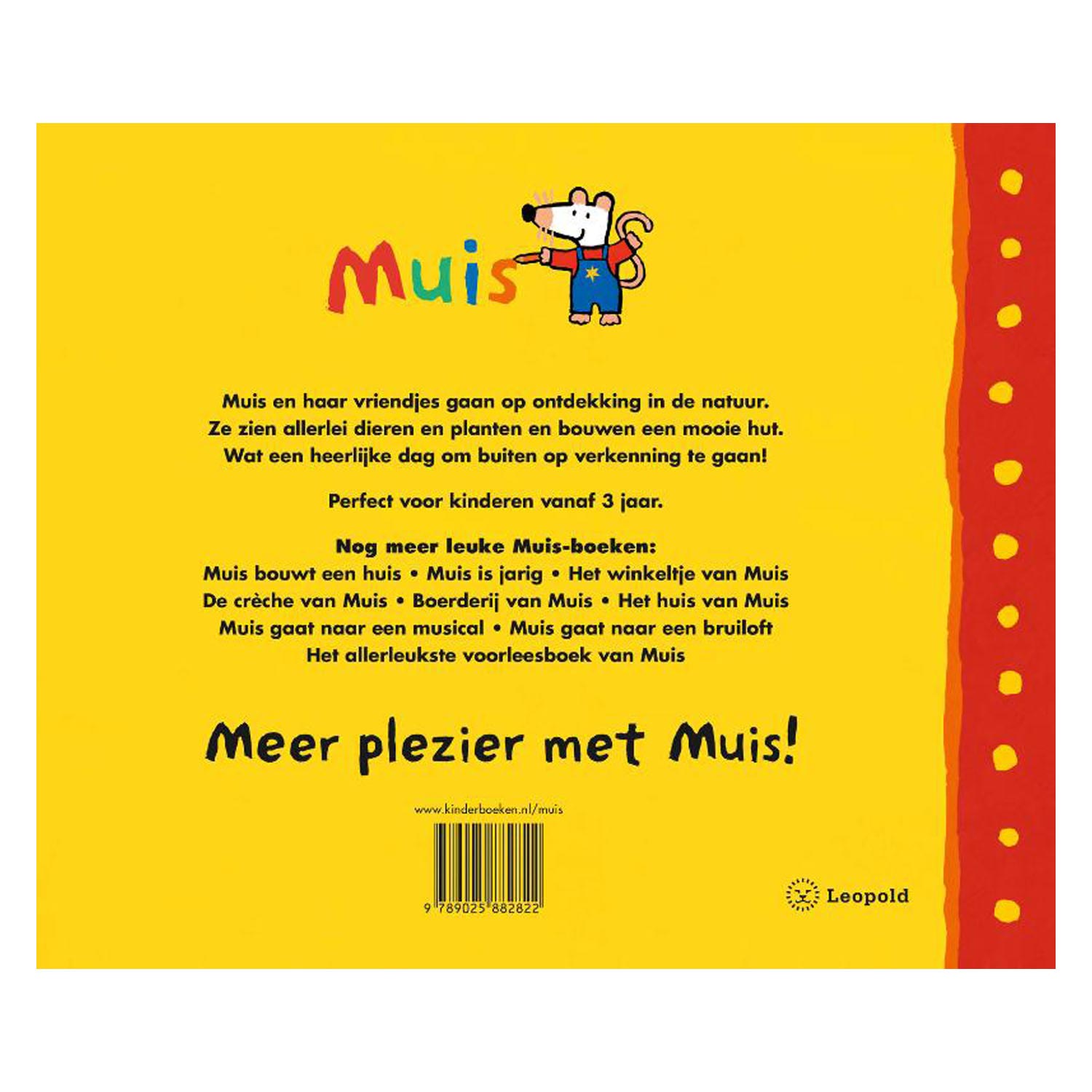 Muis wandelen in de natuur