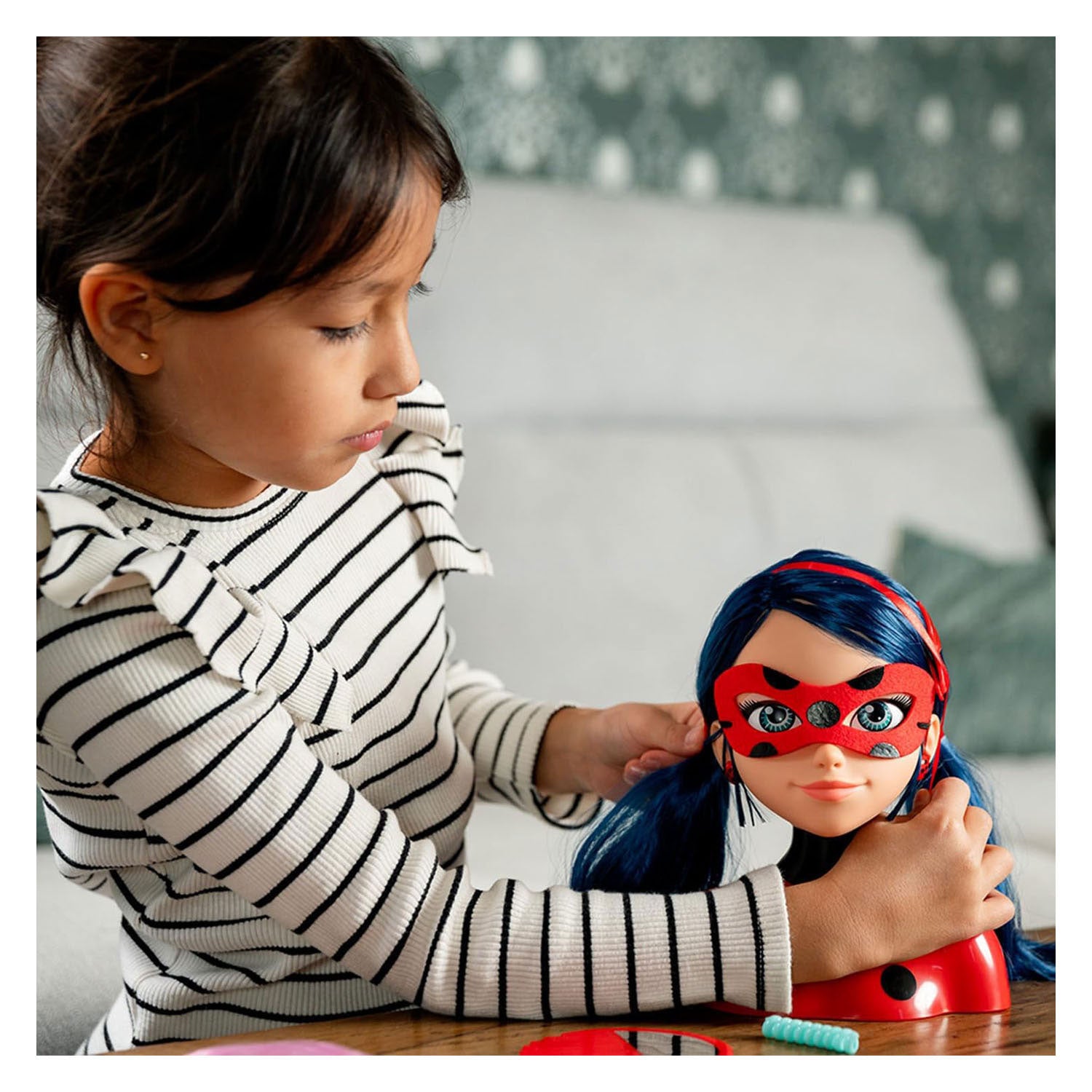 Bandai miraculous ladybug deluxe kappershoofd