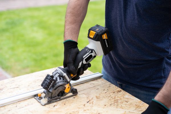 Mini scie circulaire à main à batterie 89mm (Maxxpack 18V).