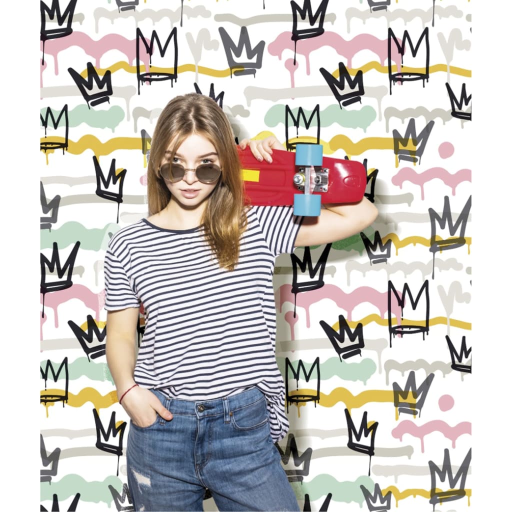 Noordwand behang vrienden koffie sith graffiti en kronen zwart wit