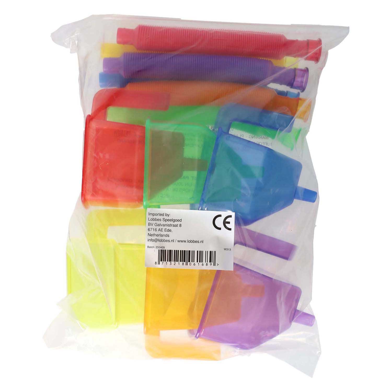 Kleurrijke trechters met handvat