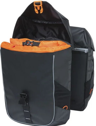 Basil dubbele fietstas miles tarpaulin mik 34 liter 13 x 25 x 37 cm - zwart oranje