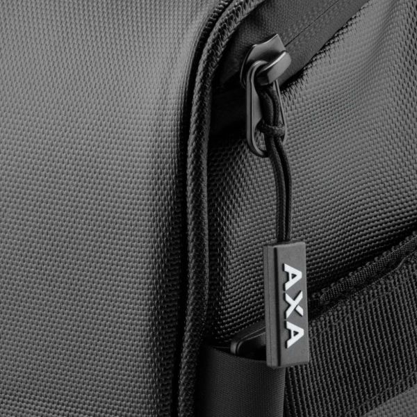 Axa zadeltas voor insteekketting op kaart