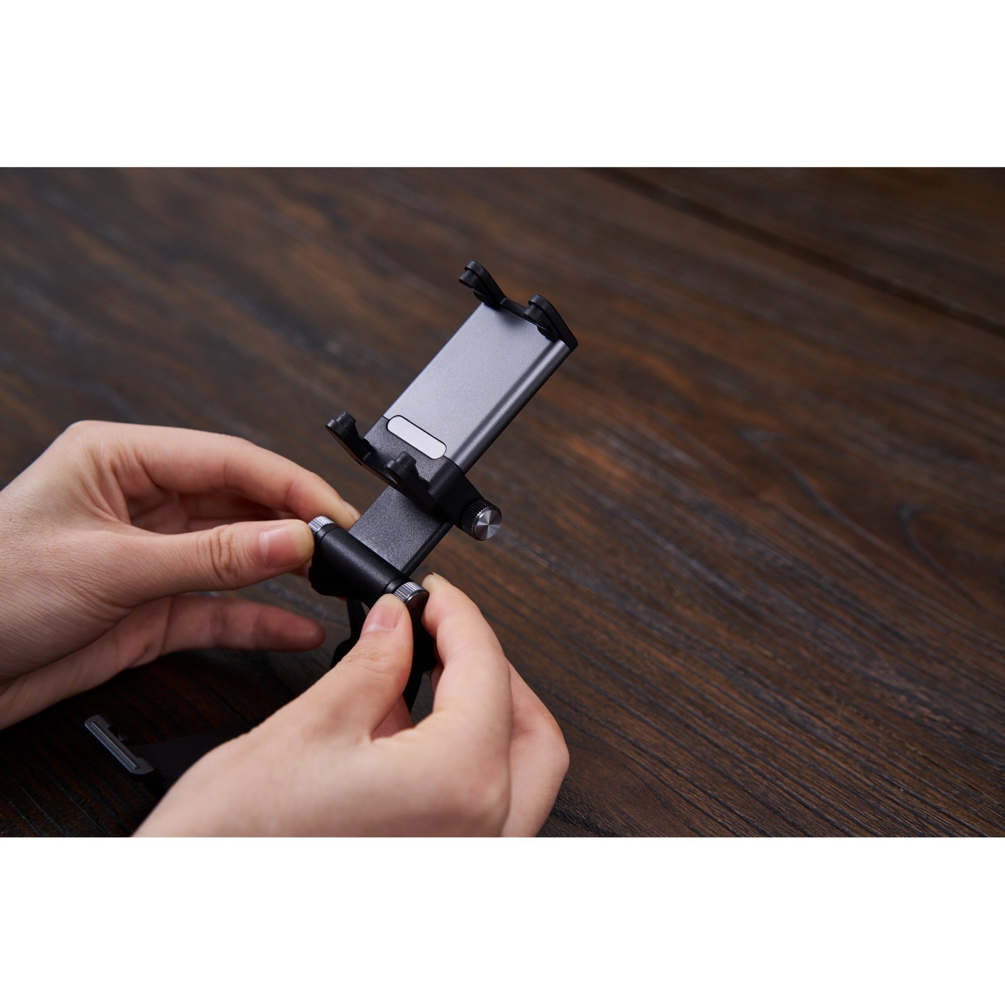 8BitDo Mobile Gaming Clip for Xbox Controller