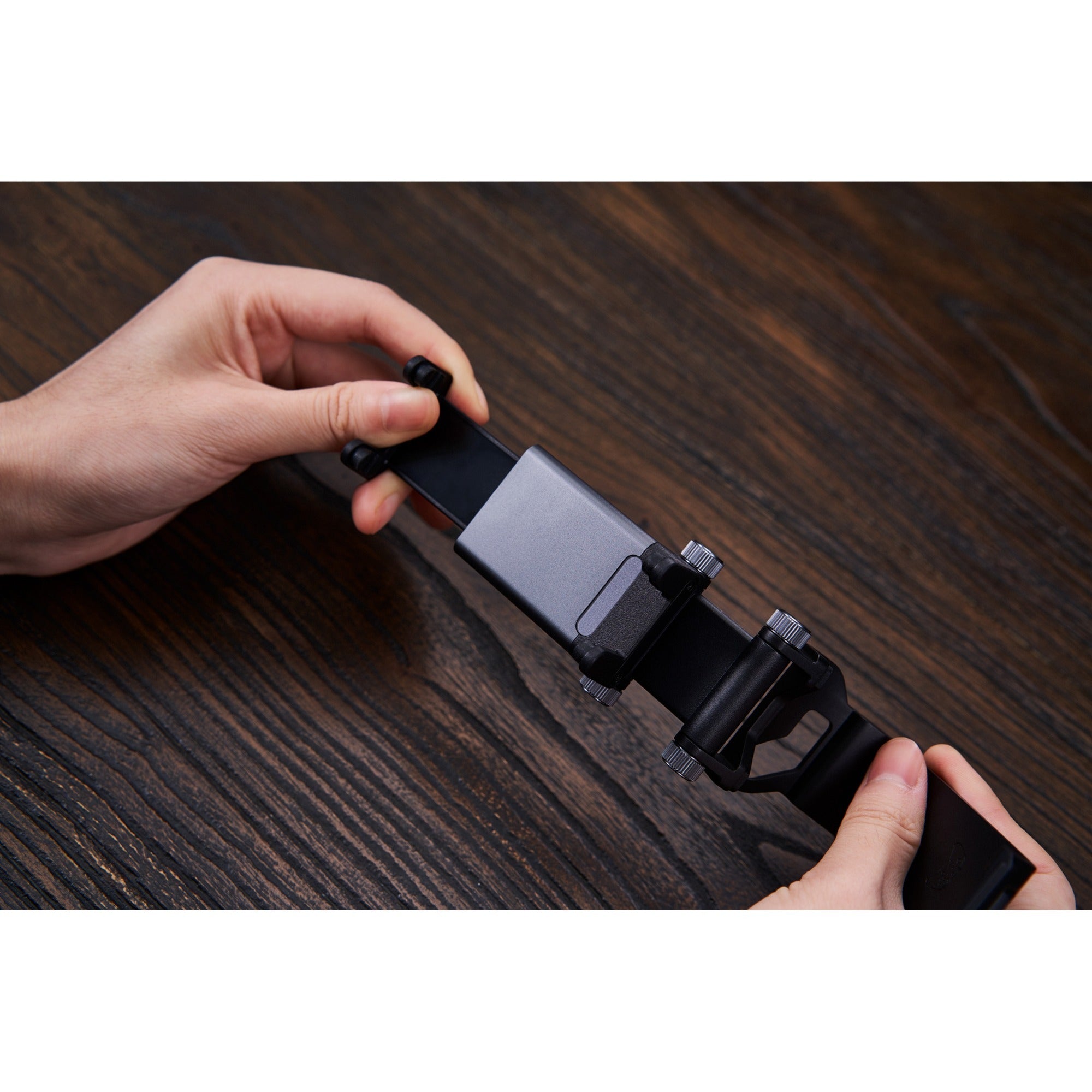8BitDo Mobile Gaming Clip for Xbox Controller