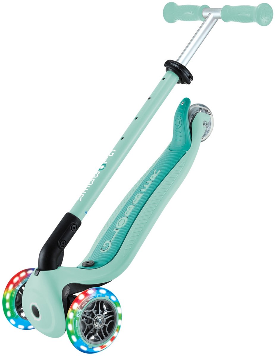 Globber meegroeistep - go up active lights mint - munt - lichtgevende wielen - met duwstang - in hoogte verstelbaar - vanaf 15 maanden tot 9 jaar