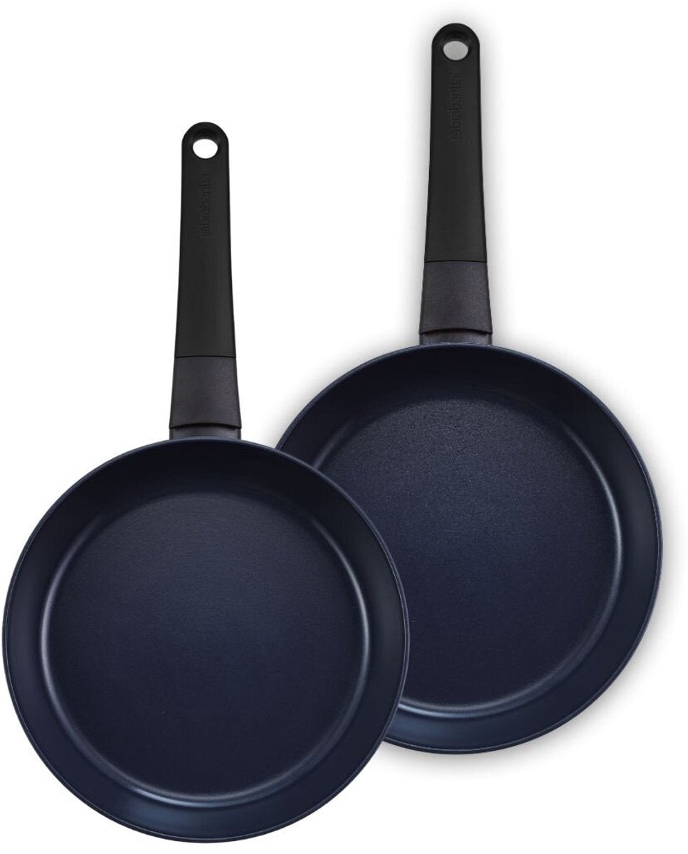 Brabantia vanta 2-delige koekenpannenset ø 24 28cm – 100% pfas vrij - keramische antiaanbaklaag titanium versterkt – pannenset inductie – zwart
