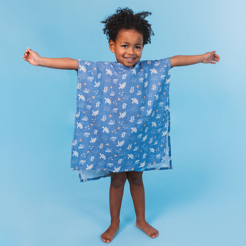 Koraalgeluk | meerkleurige hydrofiele strandponcho 52 x 52 cm